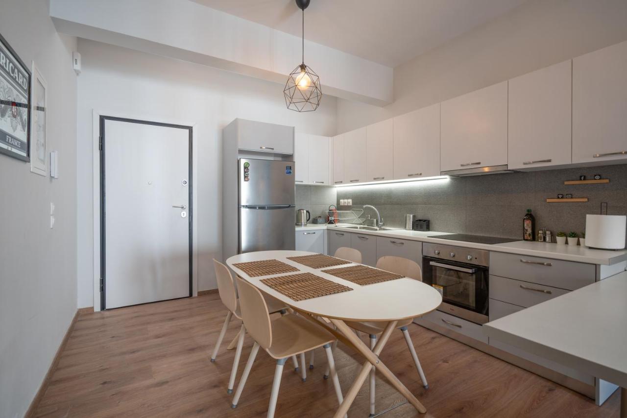 Exclusive Apartment In The Heart Of Атина Екстериор снимка