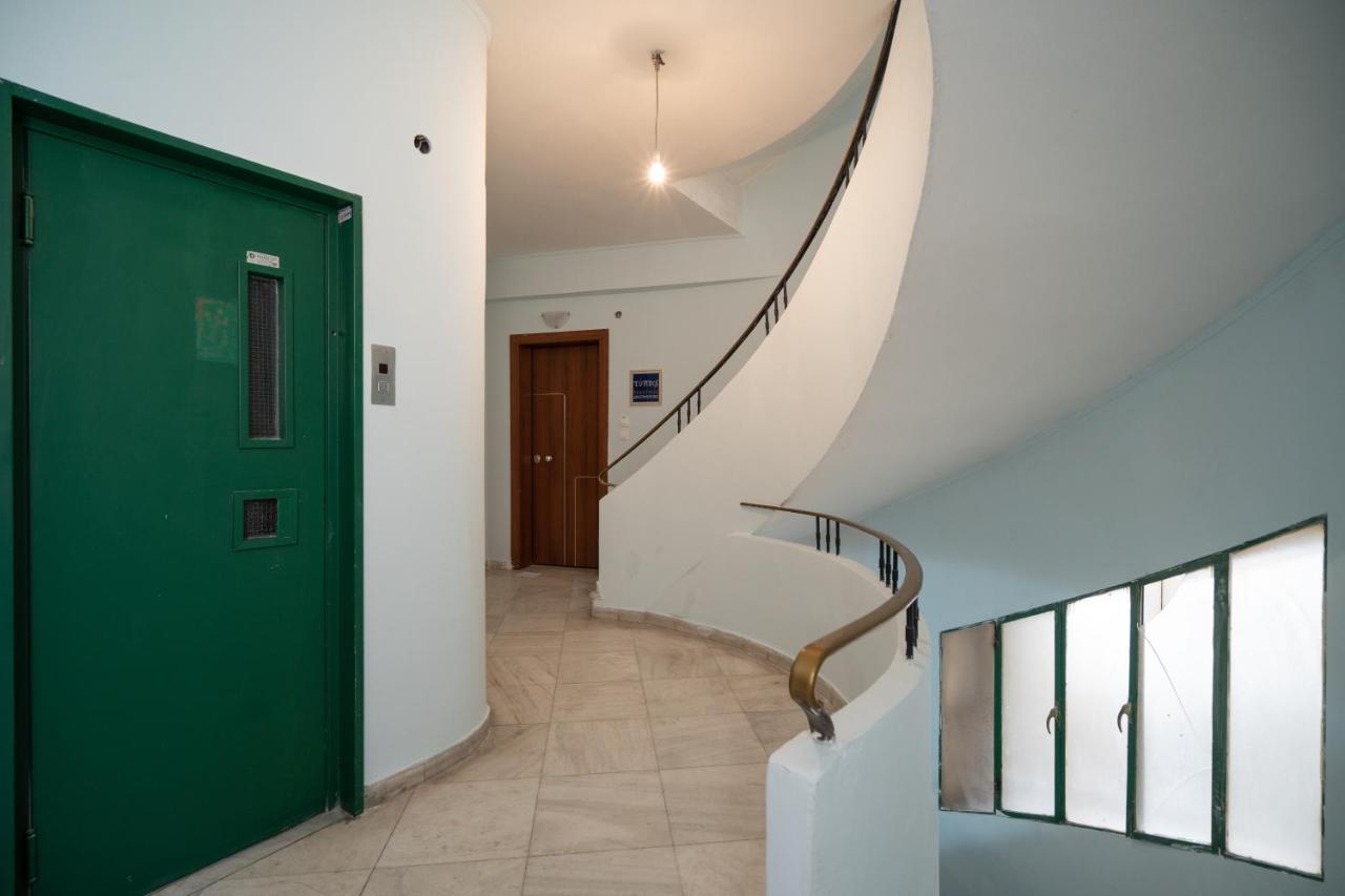 Exclusive Apartment In The Heart Of Атина Екстериор снимка